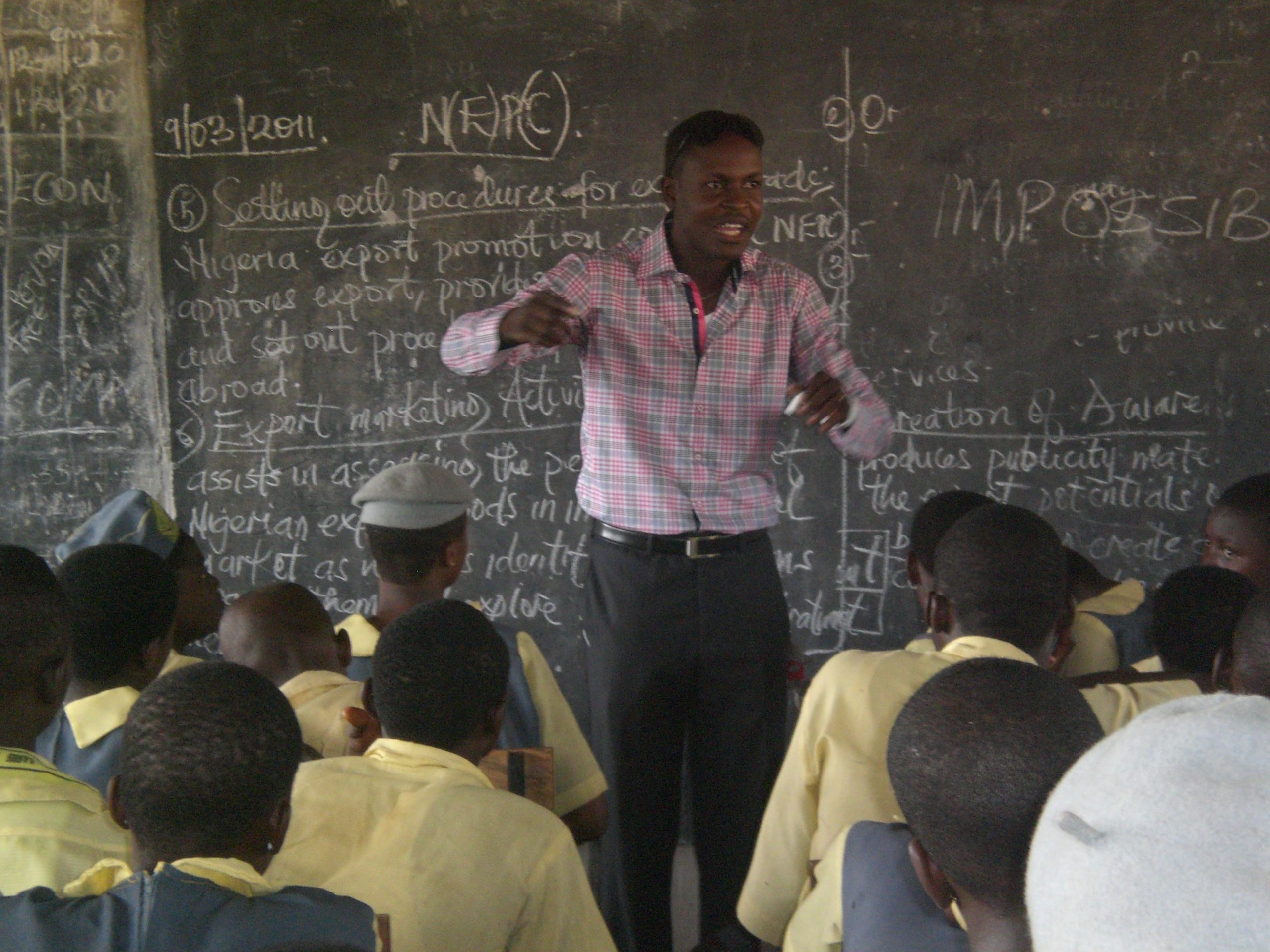 Bada Akintunde Johnson teaching The Way To The Top at Ayedeere Ajibola Senior School, Ketu www.dothedreamydi.org